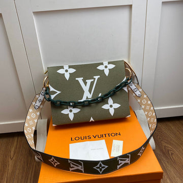 LOV2 Bags - Luxurious Bags  1849